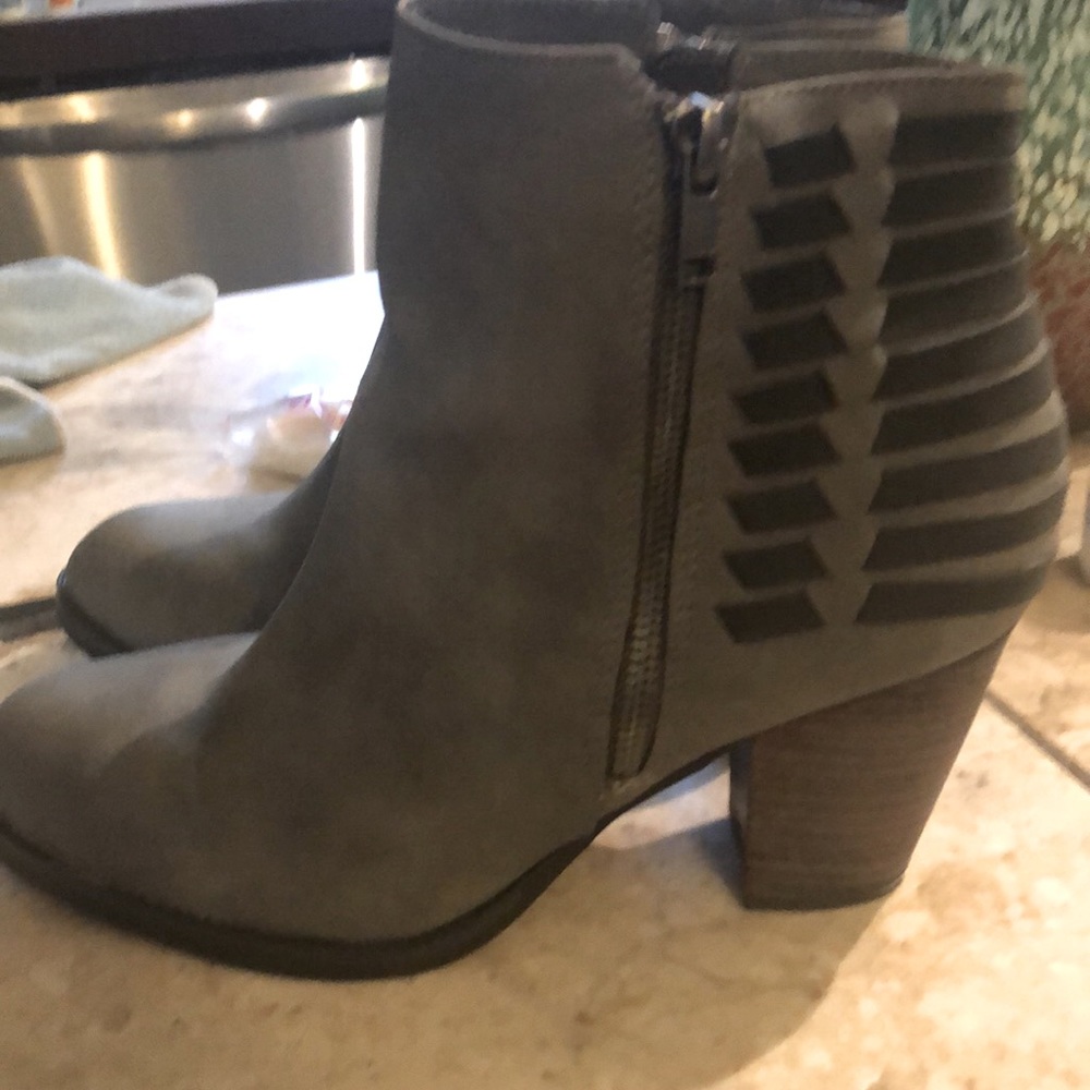 Super Saucy Gray Booties sz 8.5